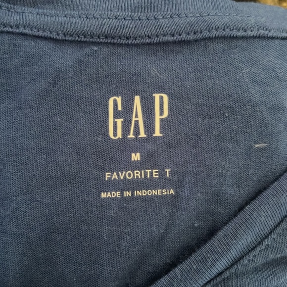 GAP Short Sleeve - Picture 2 of 2
